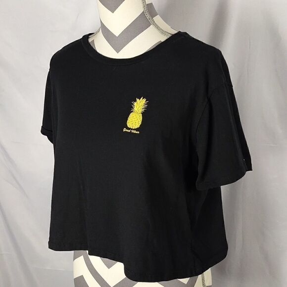 Good Vibes Pineapple Cropped Tee - Picture 7 of 7